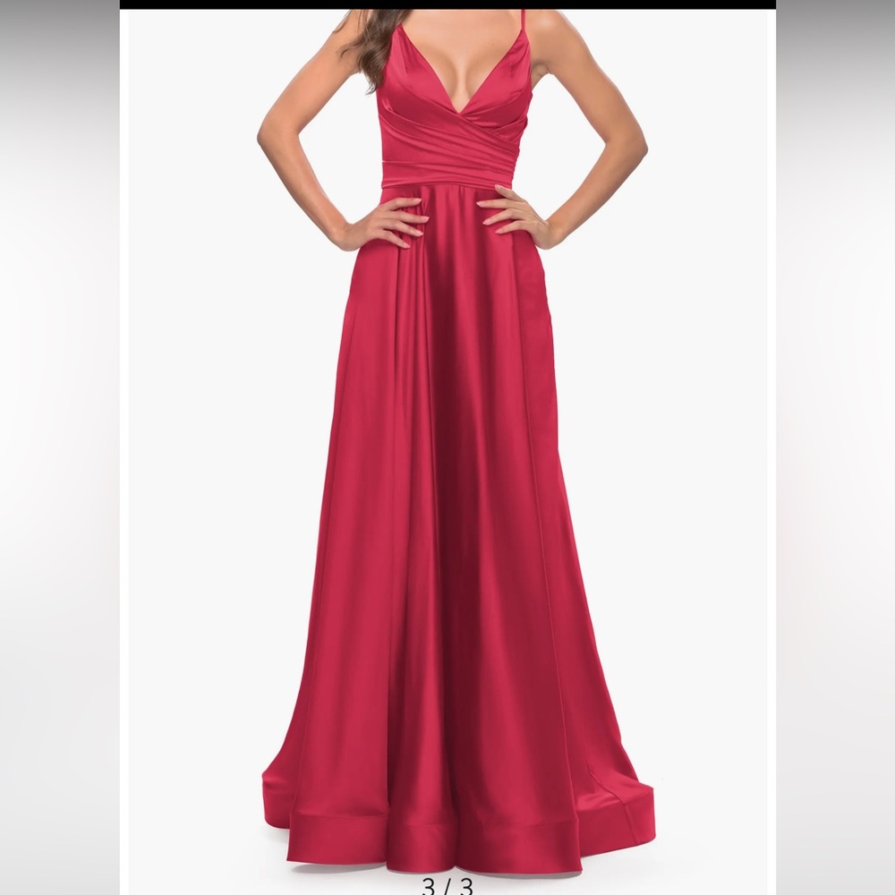 NWT La Femme size 4 red satin v-neck formal gown